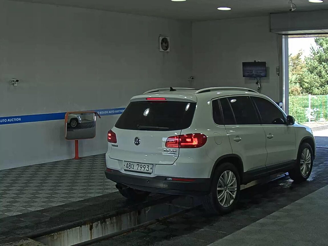 VOLKSWAGEN TIGUAN 2.0 TDI BLUEMOTION PREMIUM 2014 - zdjęcie 5