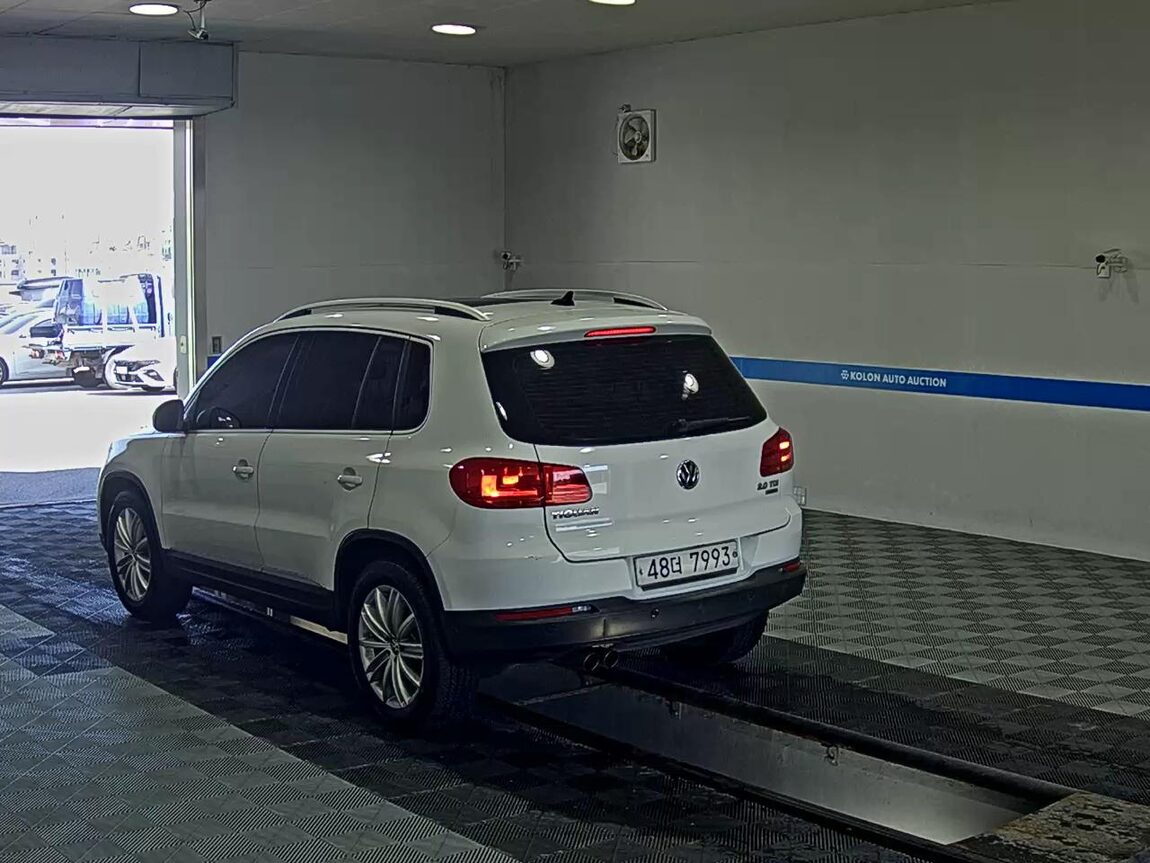 VOLKSWAGEN TIGUAN 2.0 TDI BLUEMOTION PREMIUM 2014 - zdjęcie 6
