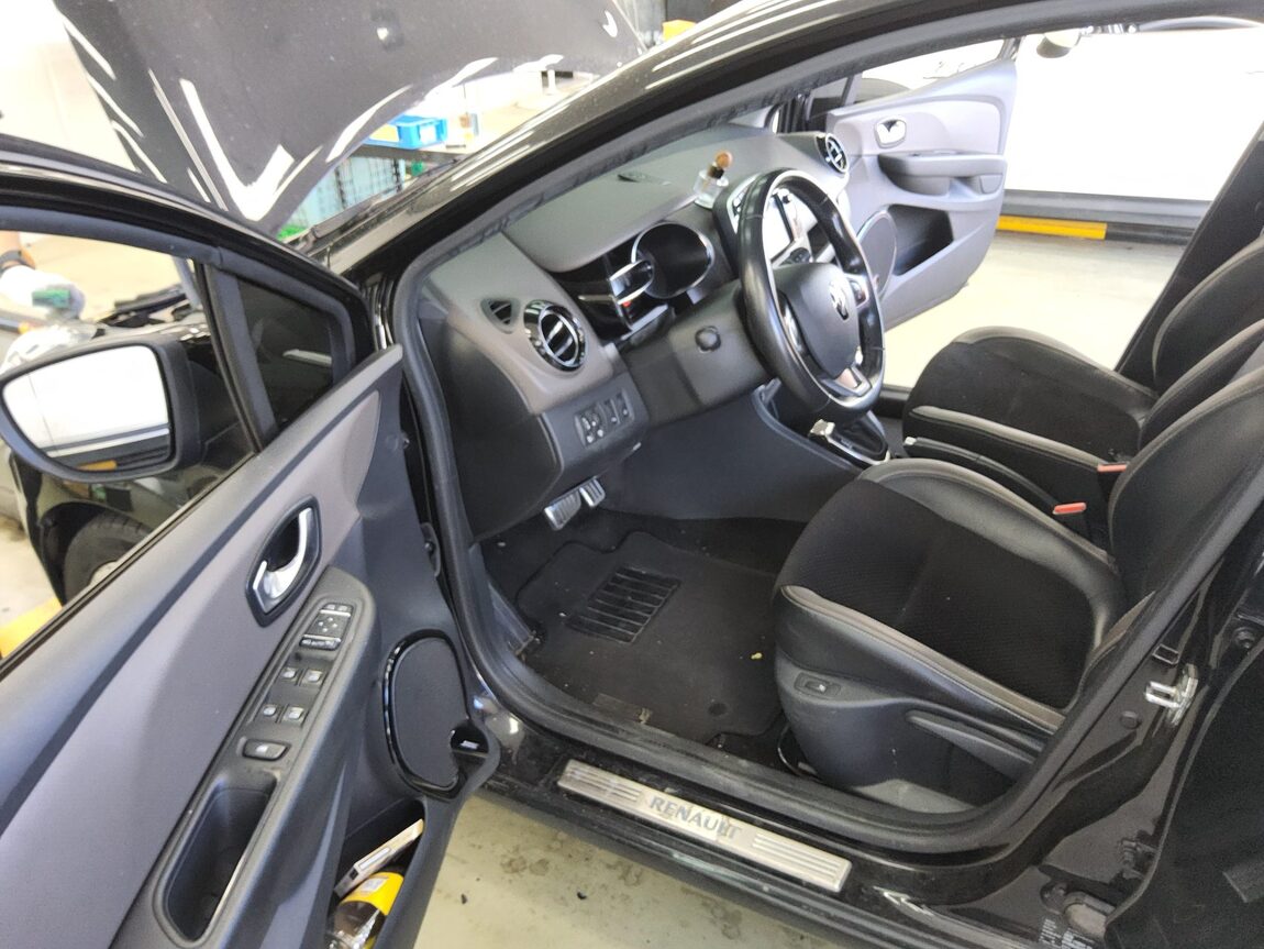 RENAULT (SAMSUNG) CLIO 1.5 DIESEL INTENSE 2018 - zdjęcie 10