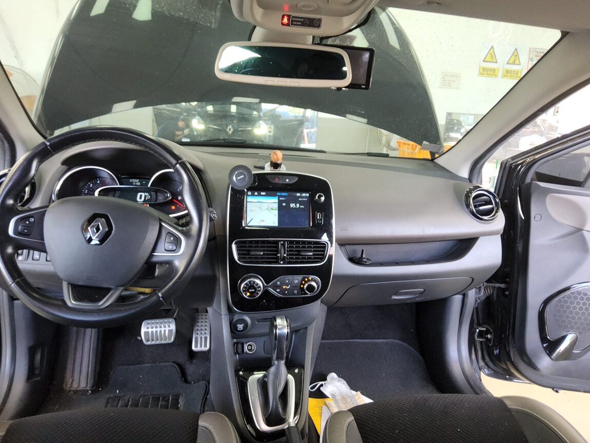 RENAULT (SAMSUNG) CLIO 1.5 DIESEL INTENSE 2018 - zdjęcie 11