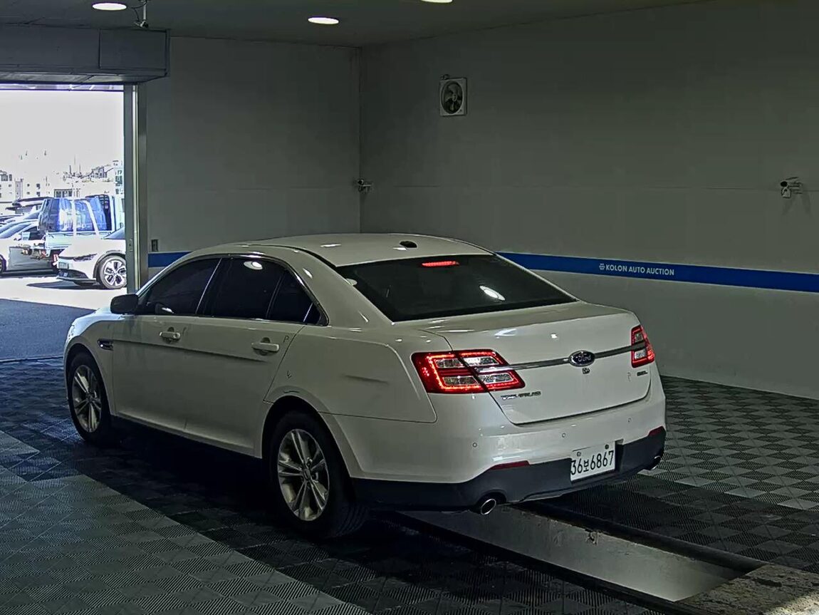 FORD TAURUS (6TH GEN) 3.5 SEL 2013 - zdjęcie 6