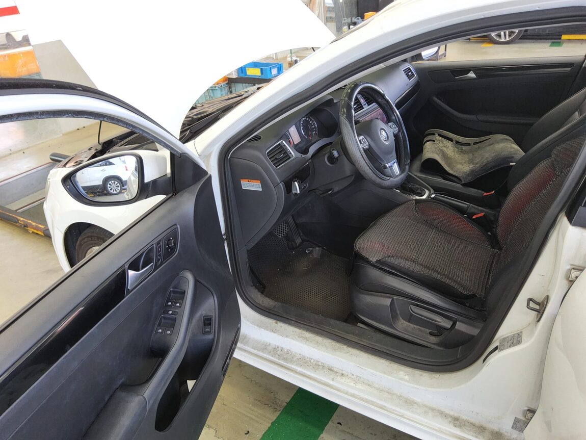 VOLKSWAGEN JETTA (6TH GEN) 2.0 TDI 2014 - zdjęcie 10