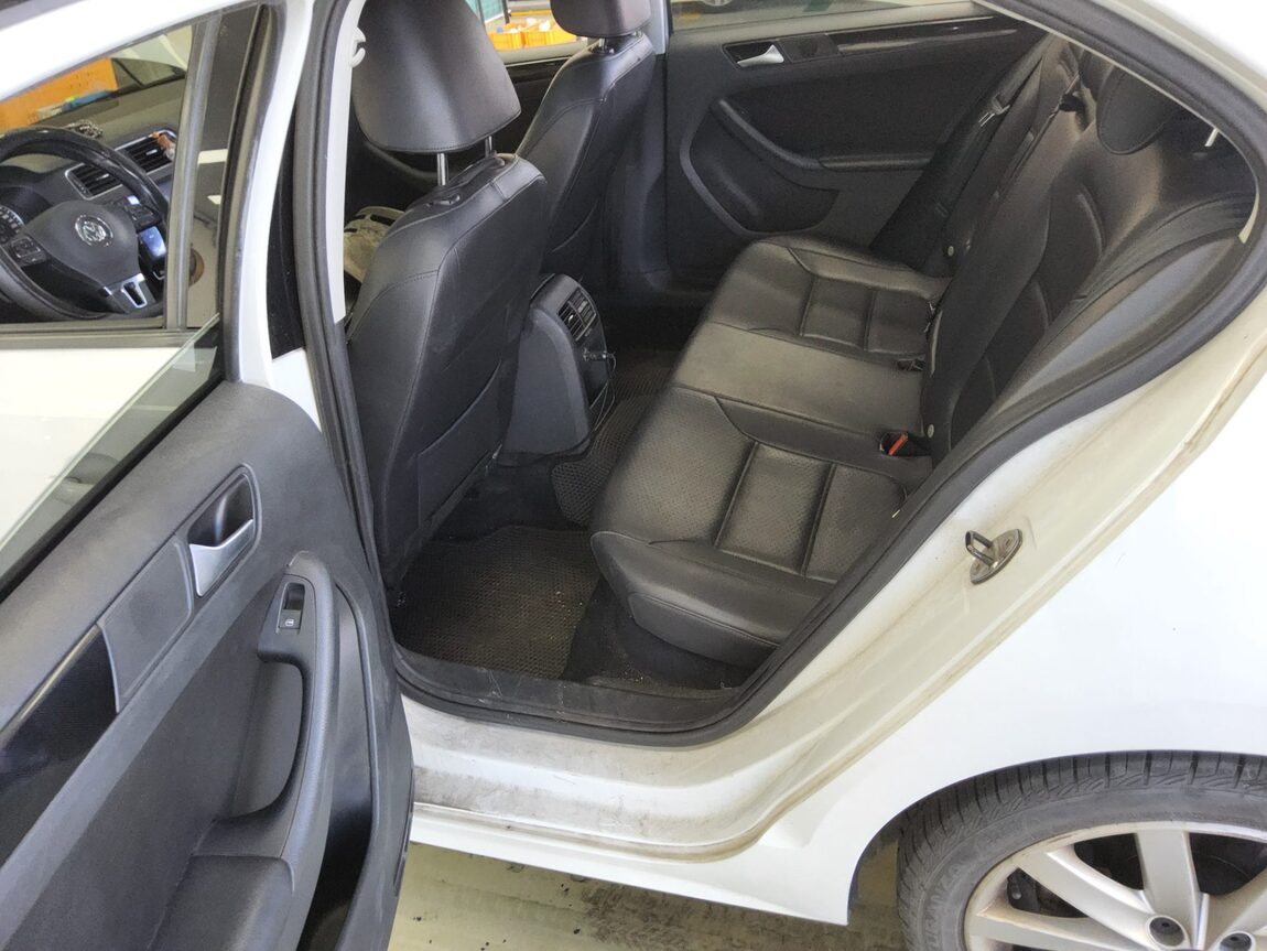 VOLKSWAGEN JETTA (6TH GEN) 2.0 TDI 2014 - zdjęcie 12