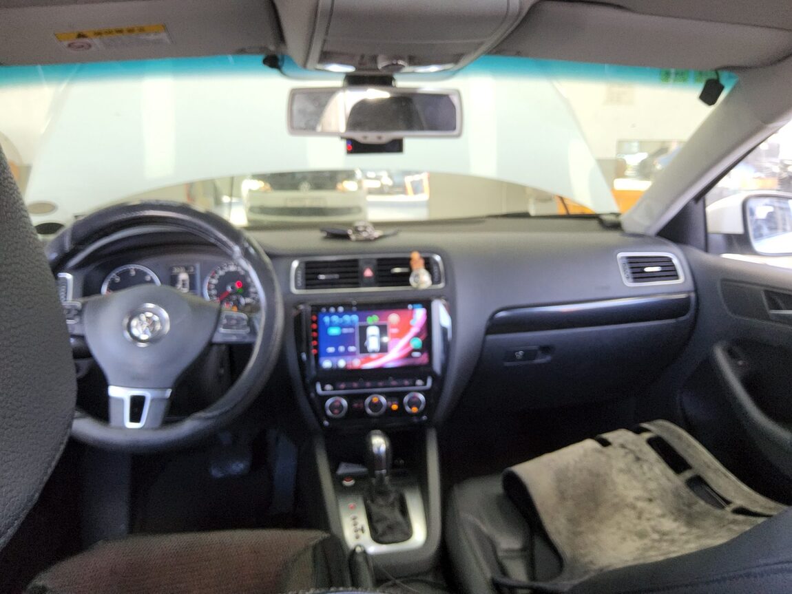 VOLKSWAGEN JETTA (6TH GEN) 2.0 TDI 2014 - zdjęcie 11