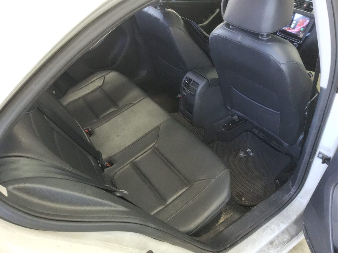 VOLKSWAGEN JETTA (6TH GEN) 2.0 TDI 2014 - zdjęcie 13