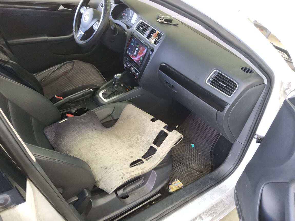VOLKSWAGEN JETTA (6TH GEN) 2.0 TDI 2014 - zdjęcie 14