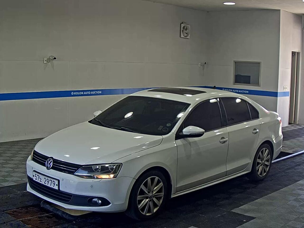 VOLKSWAGEN JETTA (6TH GEN) 2.0 TDI 2014 - zdjęcie 2