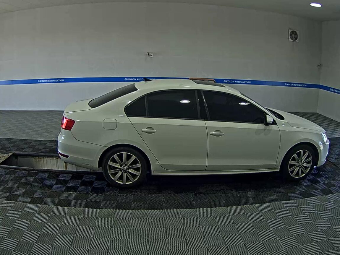 VOLKSWAGEN JETTA (6TH GEN) 2.0 TDI 2014 - zdjęcie 4