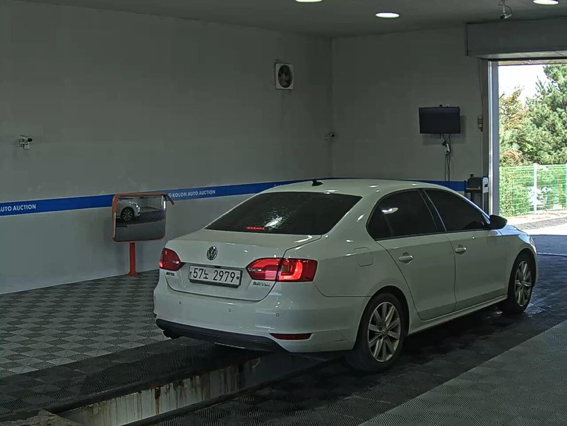 VOLKSWAGEN JETTA (6TH GEN) 2.0 TDI 2014 - zdjęcie 5