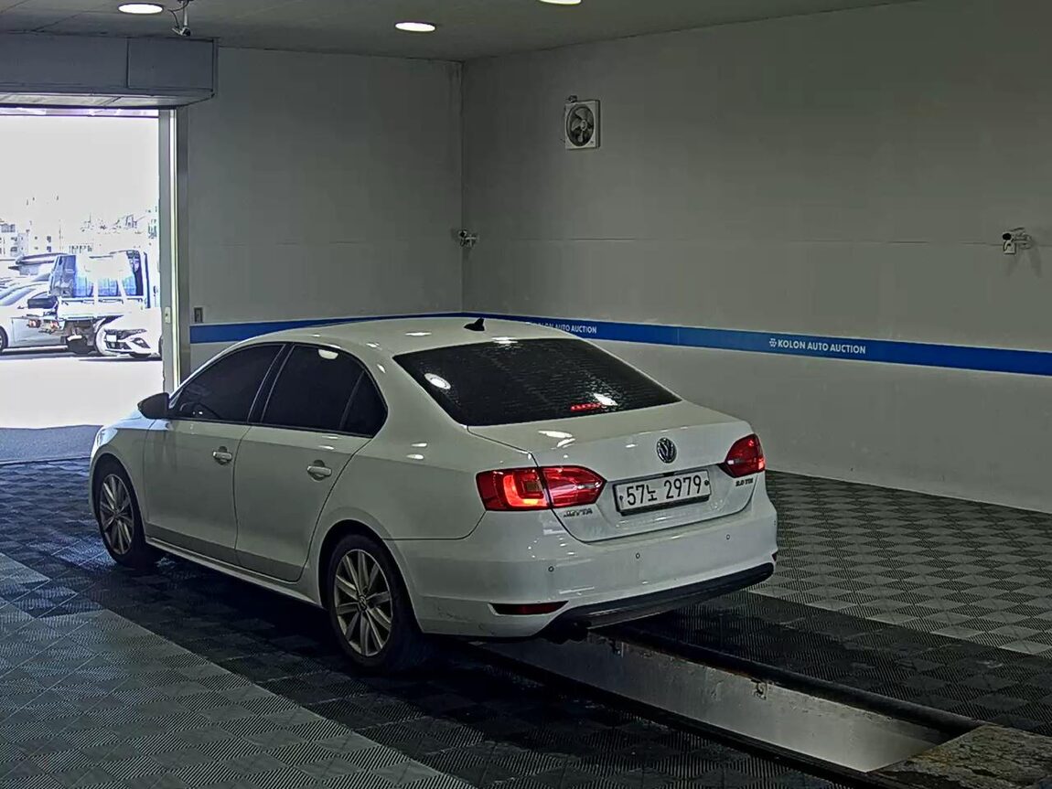 VOLKSWAGEN JETTA (6TH GEN) 2.0 TDI 2014 - zdjęcie 6