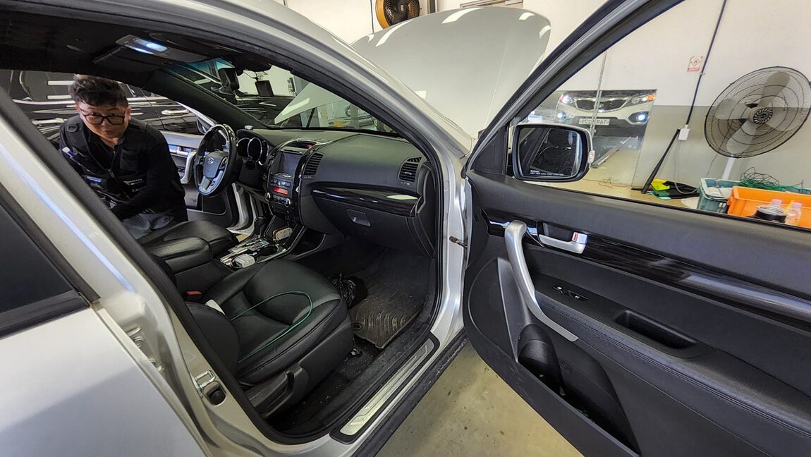 KIA SORENTO R DIESEL 2.0 2WD TLX PREMIUM 2012 - zdjęcie 14