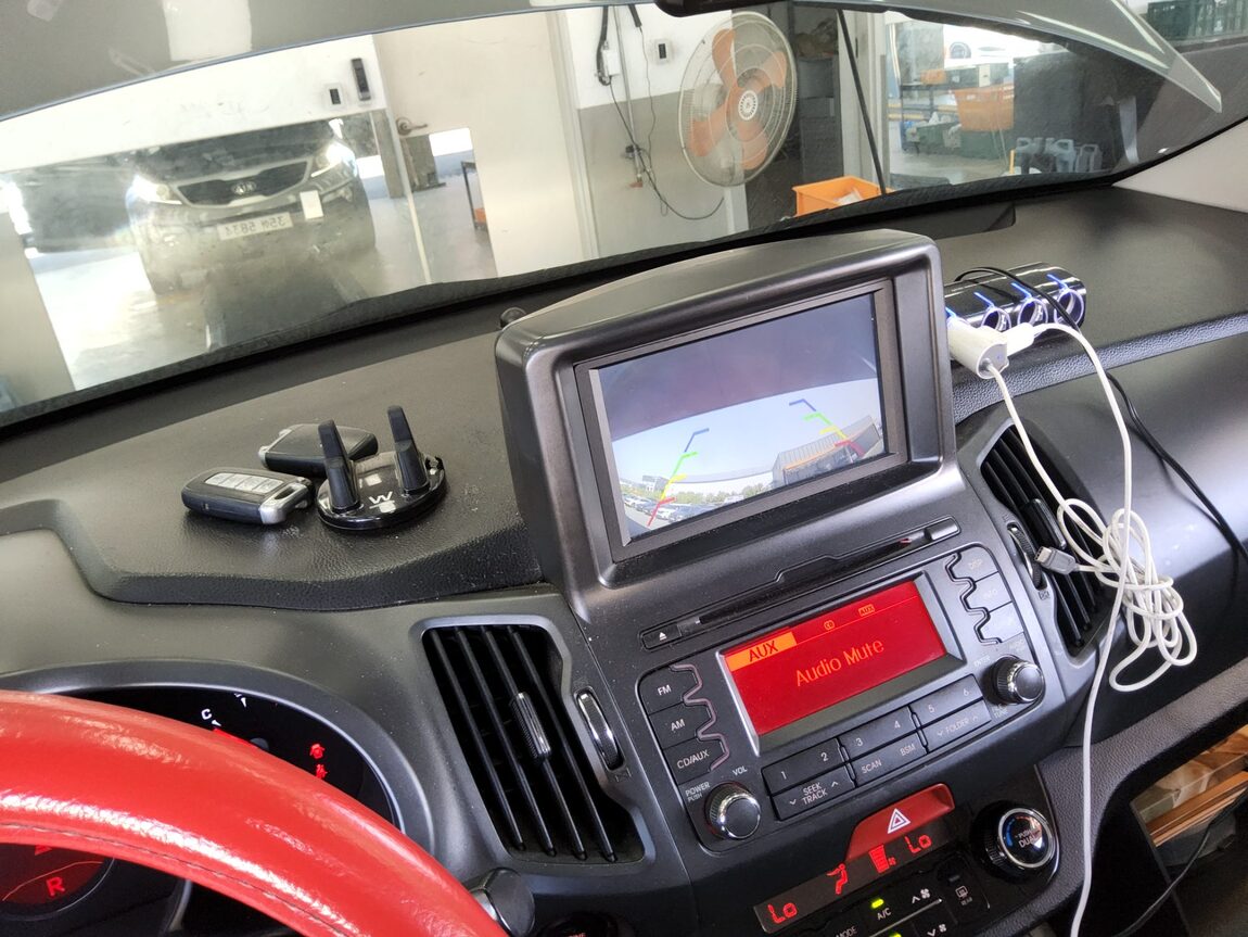 KIA SPORTAGE R DIESEL R2.0 2WD TLX PREMIUM 2011 - zdjęcie 17