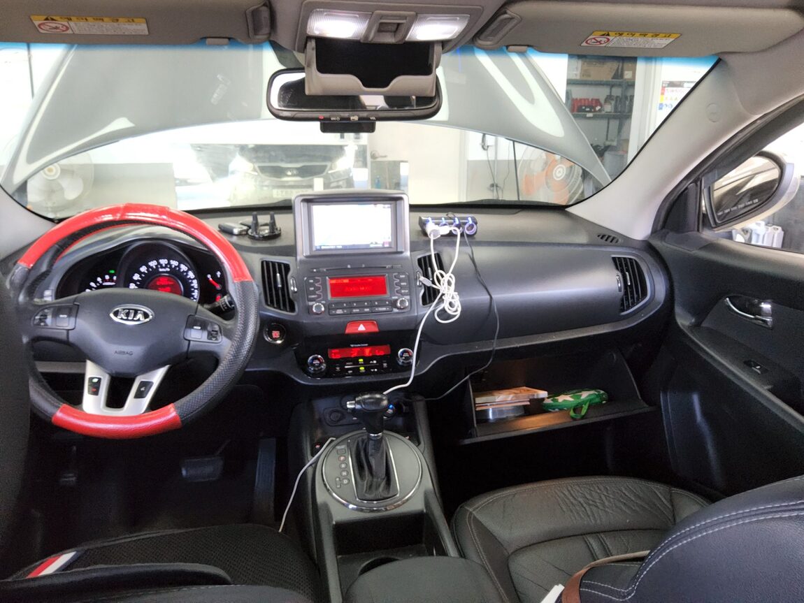 KIA SPORTAGE R DIESEL R2.0 2WD TLX PREMIUM 2011 - zdjęcie 11