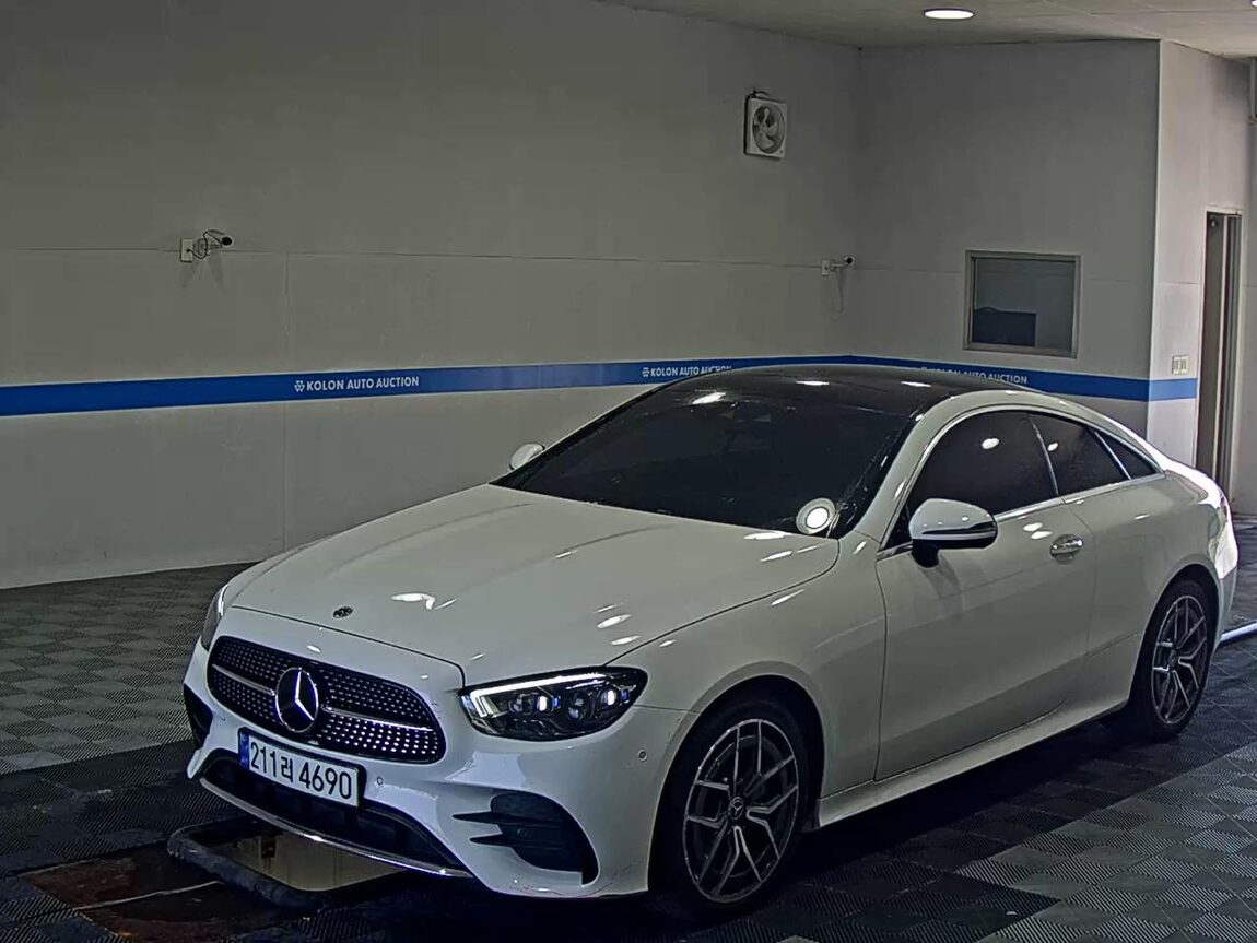 MERCEDES-BENZ E-CLASS (5TH GEN) COUPE E300d 4MATIC 2022 - zdjęcie 2