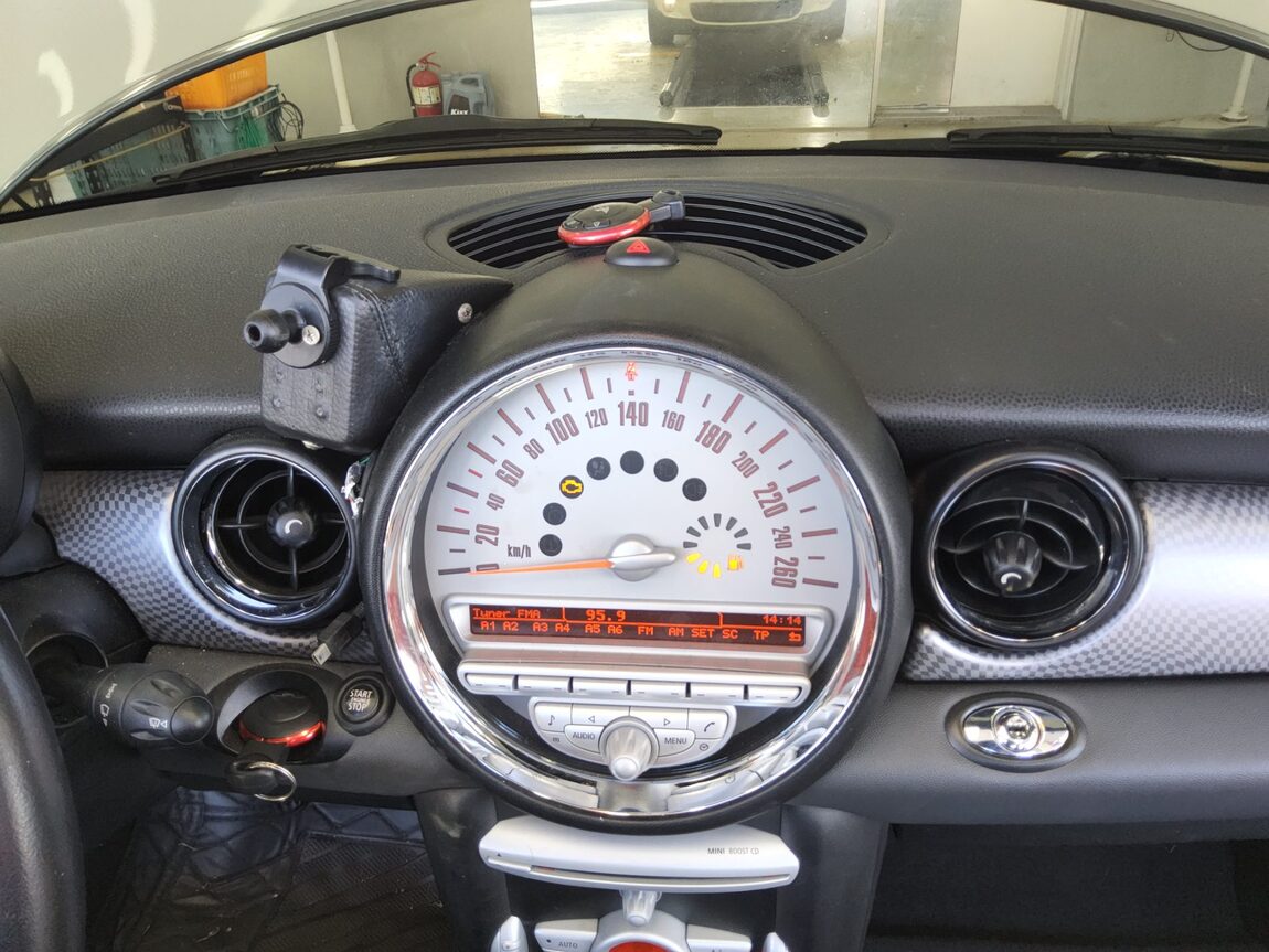 MINI COOPER CONVERTIBLE (2ND GEN) 1.6 S 2010 - zdjęcie 16