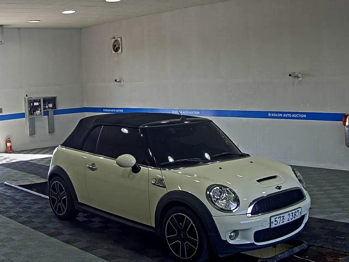 MINI COOPER CONVERTIBLE (2ND GEN) 1.6 S 2010 - zdjęcie 3