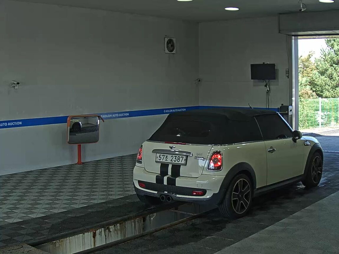 MINI COOPER CONVERTIBLE (2ND GEN) 1.6 S 2010 - zdjęcie 5