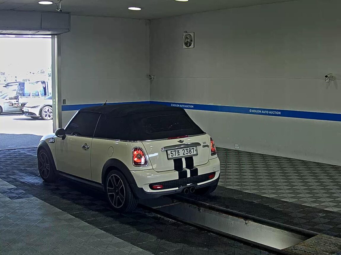 MINI COOPER CONVERTIBLE (2ND GEN) 1.6 S 2010 - zdjęcie 6