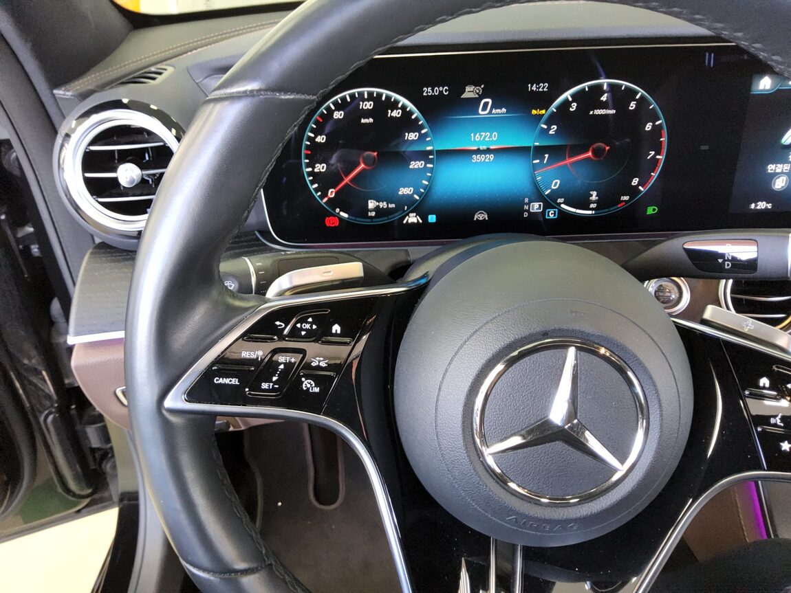 MERCEDES-BENZ E-CLASS (5TH GEN) E250 AMG LINE 2023 - zdjęcie 17