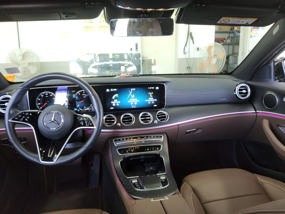 MERCEDES-BENZ E-CLASS (5TH GEN) E250 AMG LINE 2023 - zdjęcie 11
