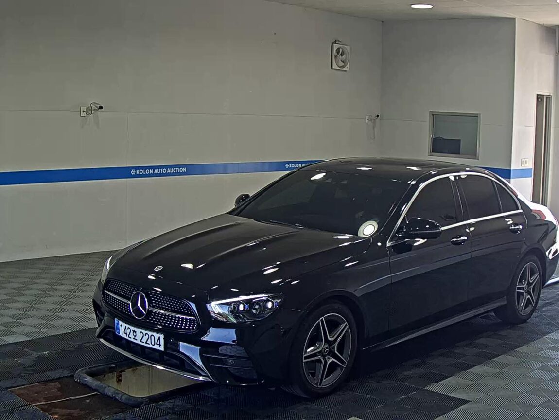 MERCEDES-BENZ E-CLASS (5TH GEN) E250 AMG LINE 2023 - zdjęcie 2