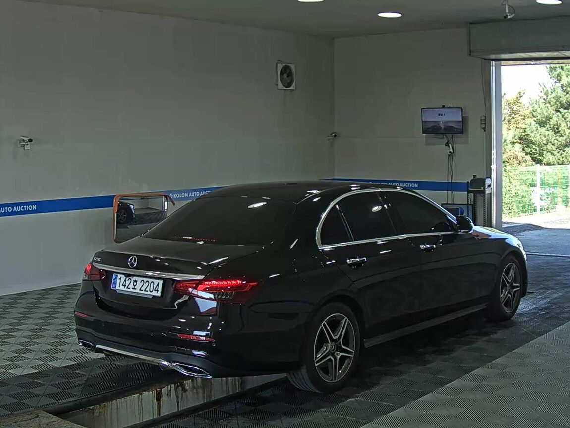 MERCEDES-BENZ E-CLASS (5TH GEN) E250 AMG LINE 2023 - zdjęcie 5