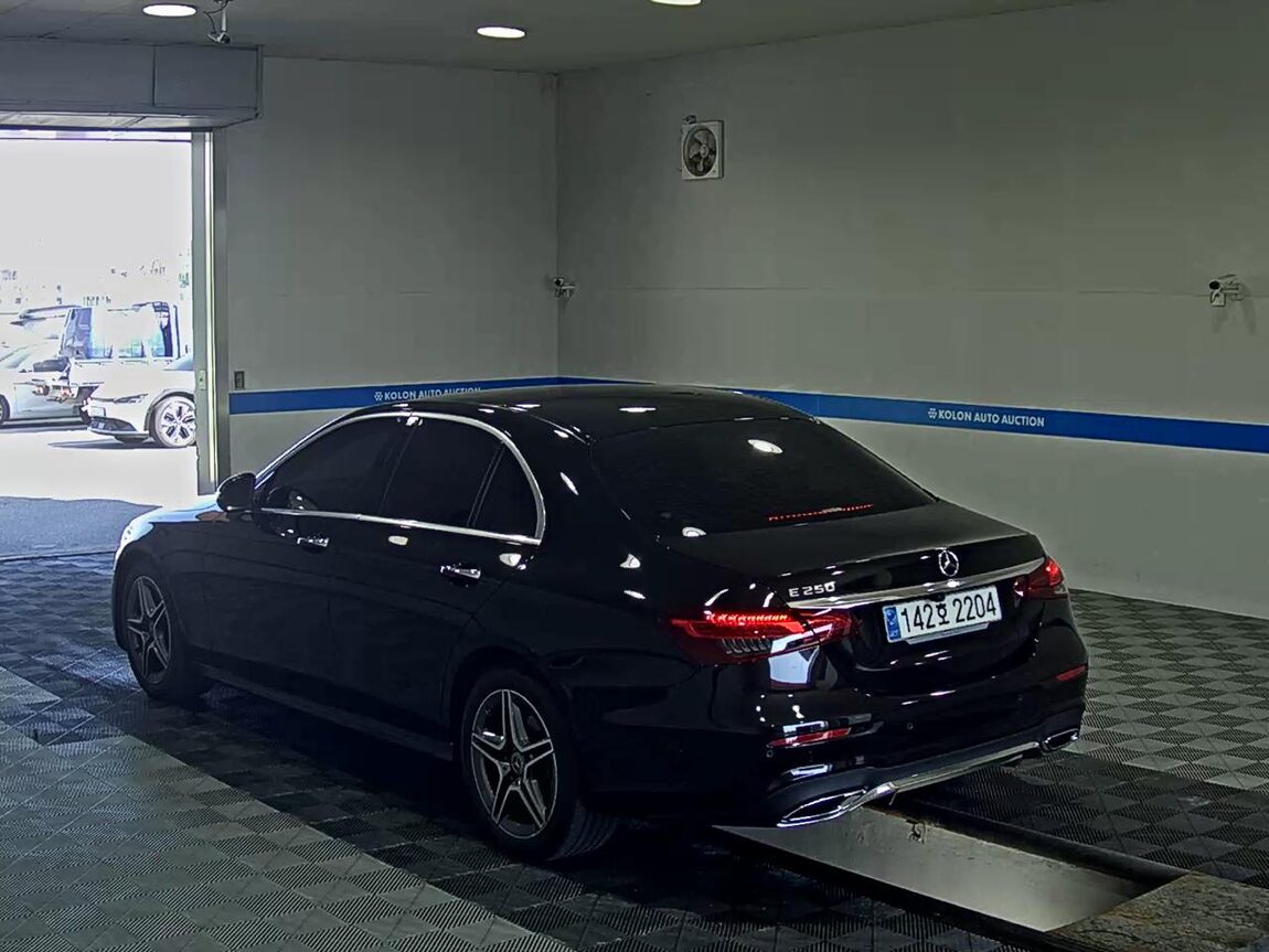 MERCEDES-BENZ E-CLASS (5TH GEN) E250 AMG LINE 2023 - zdjęcie 6