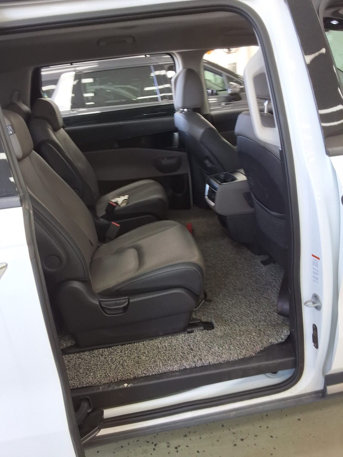 KIA THE NEW CARNIVAL (KA4) 9-SEATER DIESEL SIGNATURE 2024 - zdjęcie 13