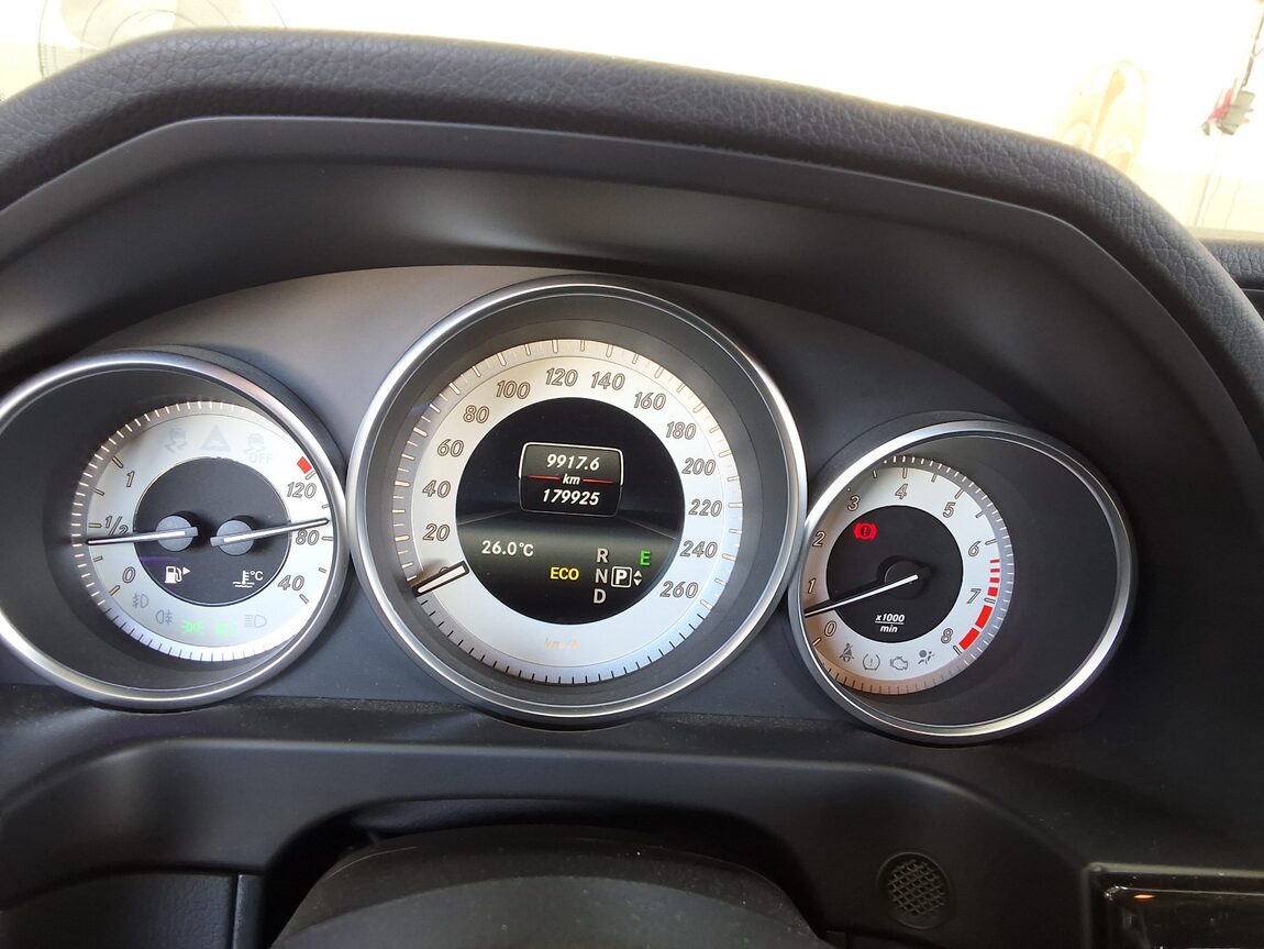 MERCEDES-BENZ E-CLASS (4TH GEN) E300 4MATIC AVANTGARDE 2014 - zdjęcie 9