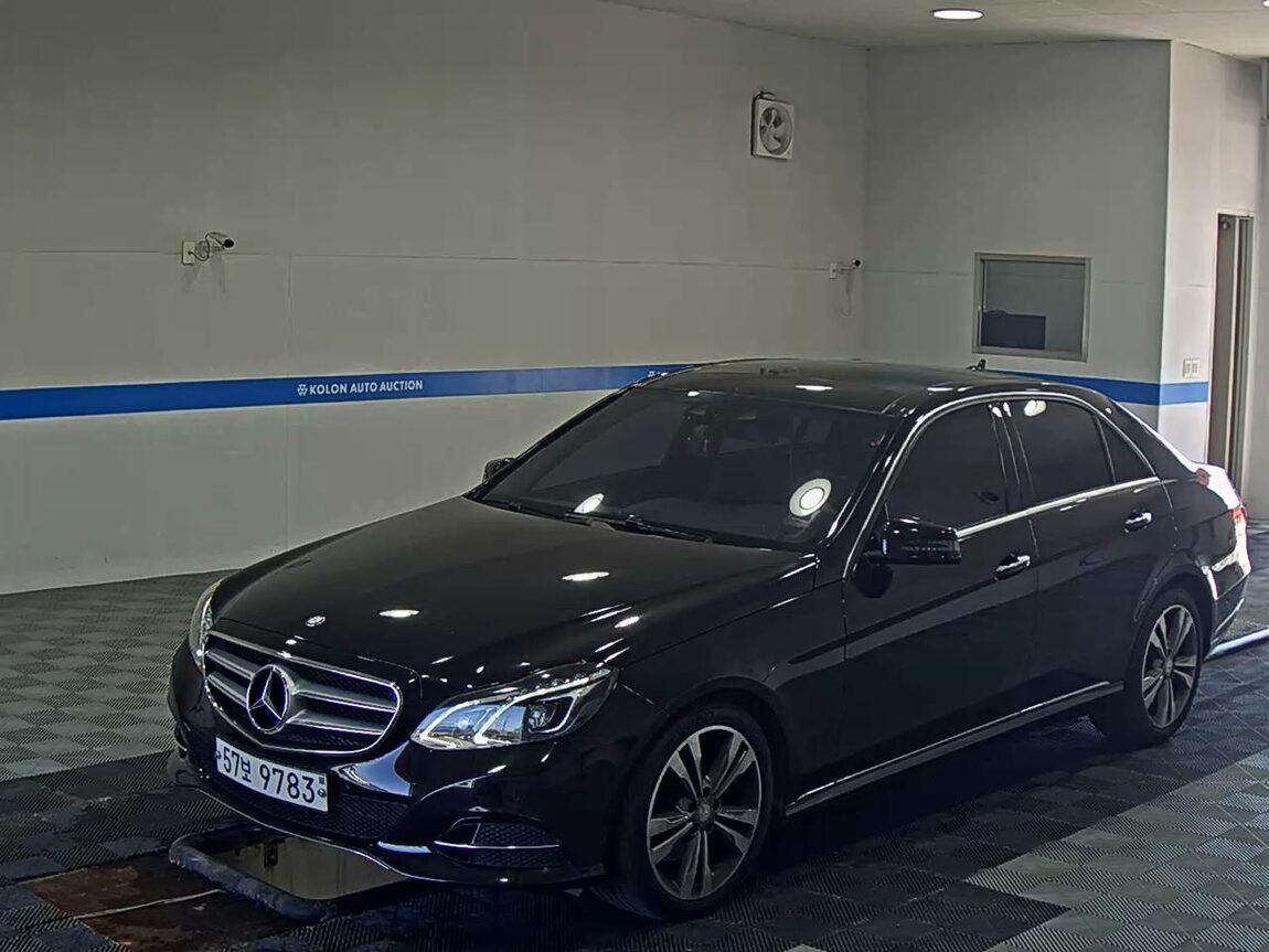MERCEDES-BENZ E-CLASS (4TH GEN) E300 4MATIC AVANTGARDE 2014 - zdjęcie 2