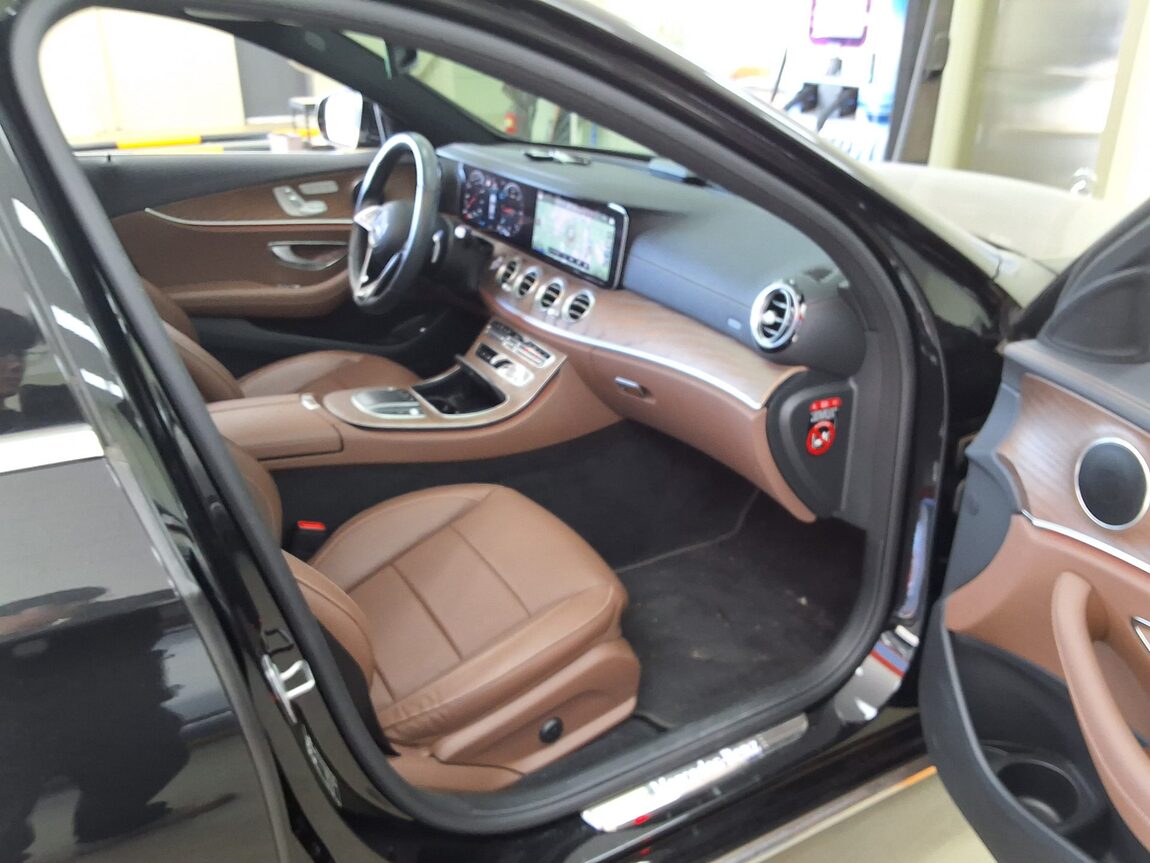 MERCEDES-BENZ E-CLASS (5TH GEN) E220d 4MATIC EXCLUSIVE 2021 - zdjęcie 15