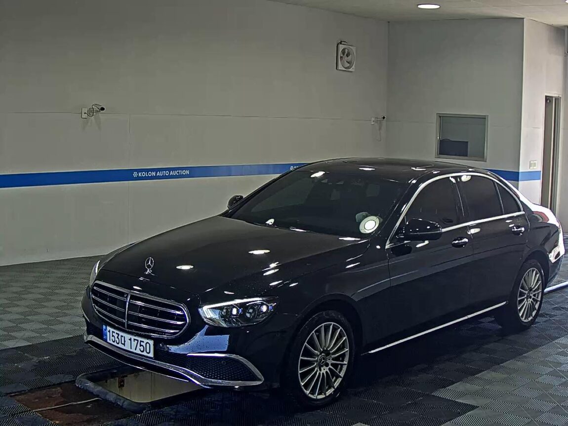 MERCEDES-BENZ E-CLASS (5TH GEN) E220d 4MATIC EXCLUSIVE 2021 - zdjęcie 2
