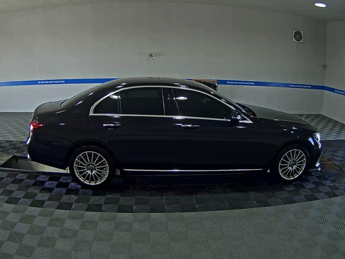 MERCEDES-BENZ E-CLASS (5TH GEN) E220d 4MATIC EXCLUSIVE 2021 - zdjęcie 4