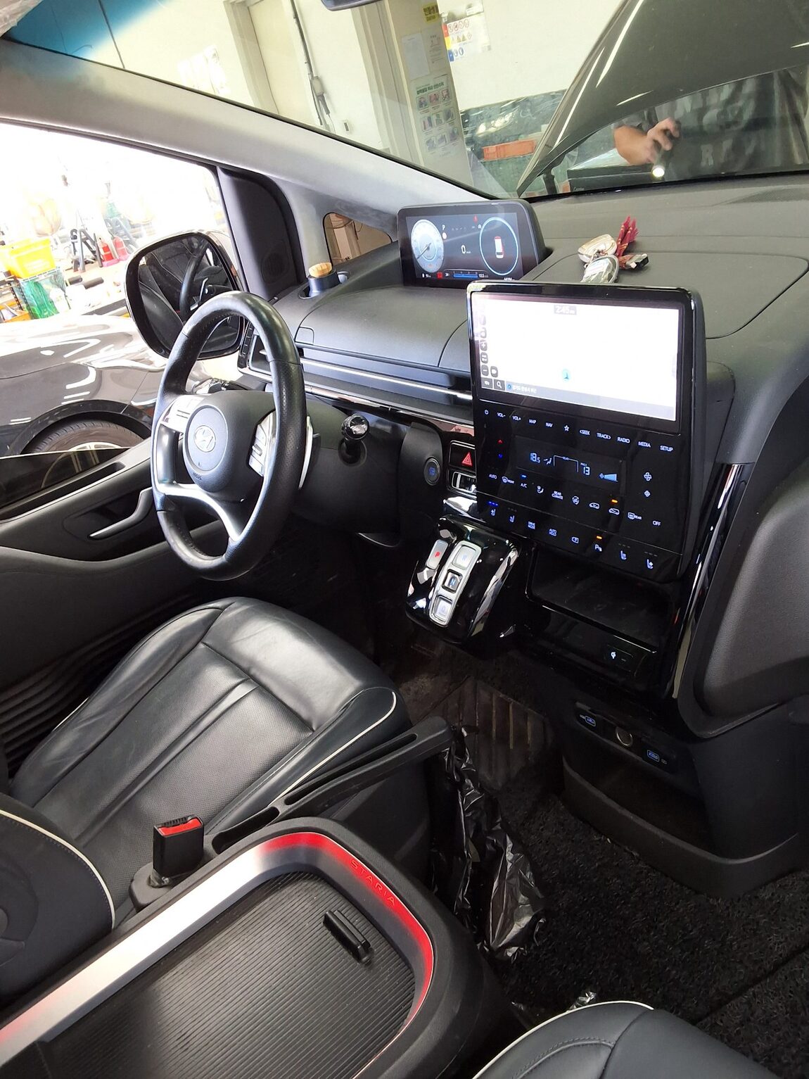 HYUNDAI STARIA 2.2 DIESEL LOUNGE 9-SEATER 4WD INSPIRATION 2022 - zdjęcie 11