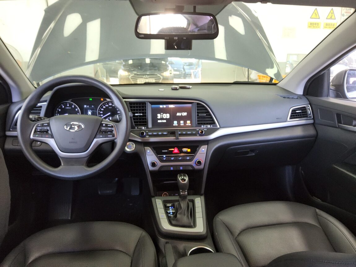 HYUNDAI AVANTE AD 1.6 GDi VALUE PLUS 2018 - zdjęcie 11