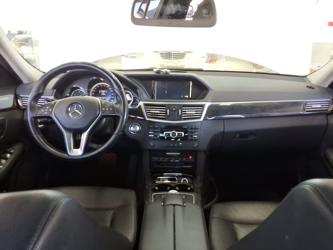 MERCEDES-BENZ E-CLASS (4TH GEN) E220 CDI AVANTGARDE 2013 - zdjęcie 11