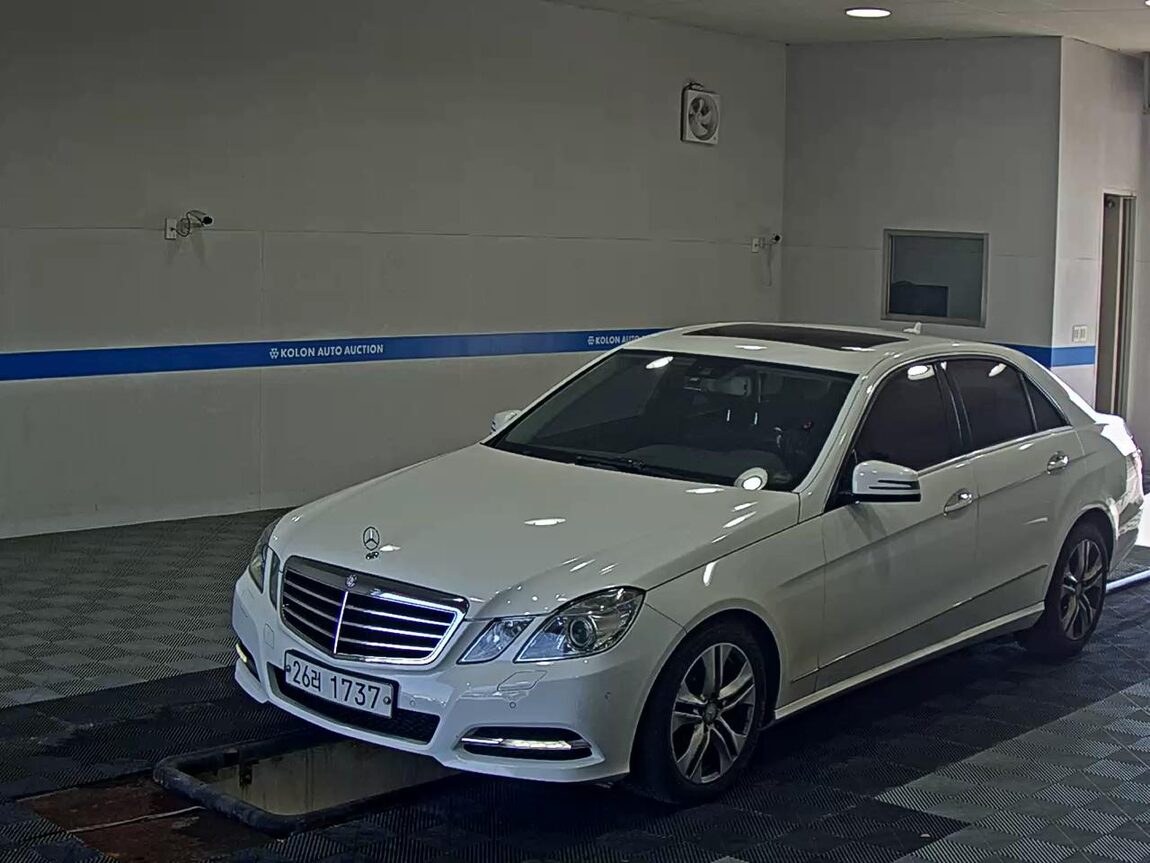 MERCEDES-BENZ E-CLASS (4TH GEN) E220 CDI AVANTGARDE 2013 - zdjęcie 2