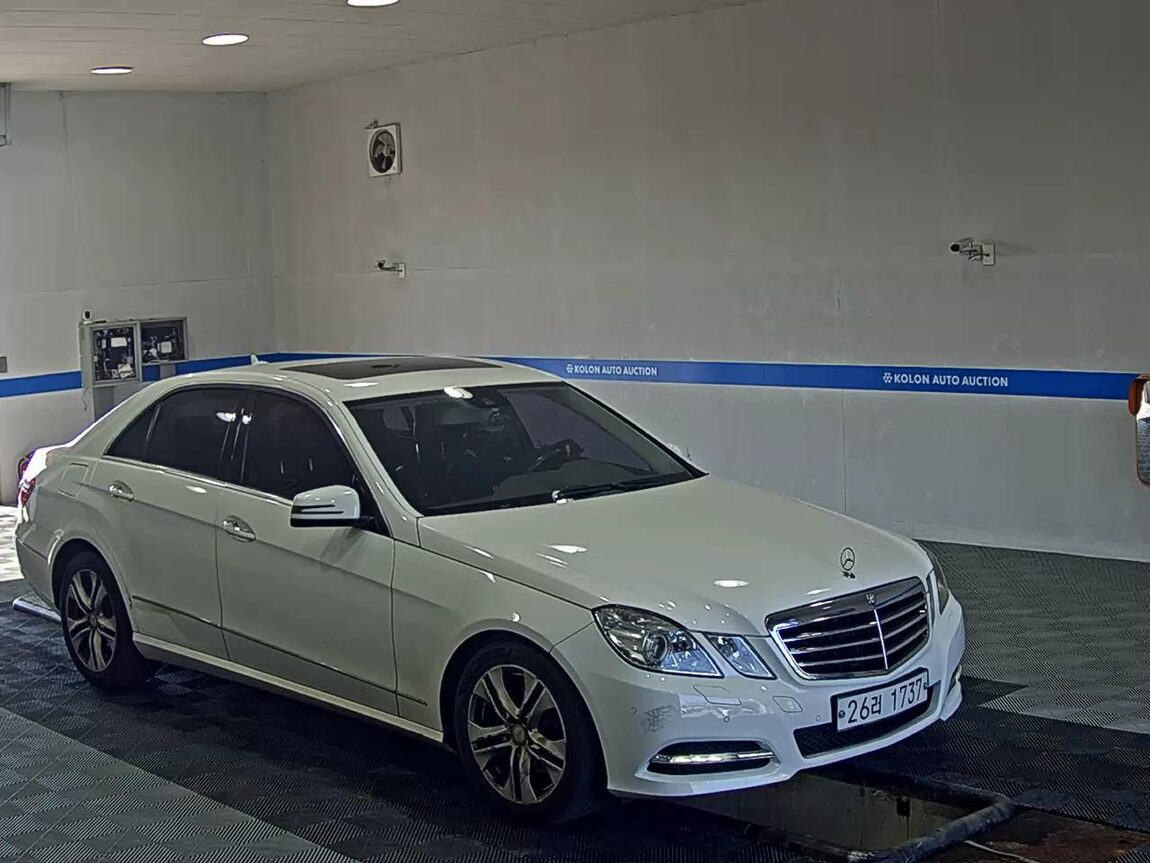 MERCEDES-BENZ E-CLASS (4TH GEN) E220 CDI AVANTGARDE 2013 - zdjęcie 3