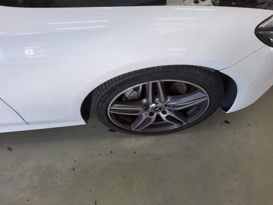 MERCEDES-BENZ E-CLASS (5TH GEN) E300 AMG LINE 2018 - zdjęcie 24