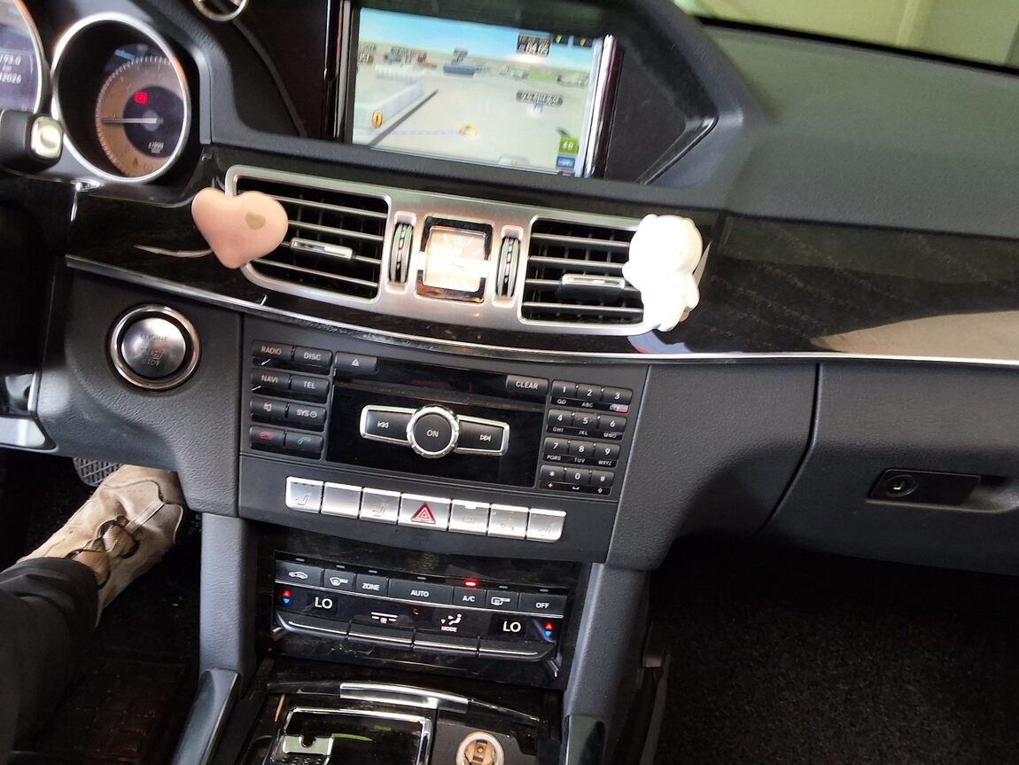 MERCEDES-BENZ E-CLASS (4TH GEN) E220 CDI AVANTGARDE 2014 - zdjęcie 24