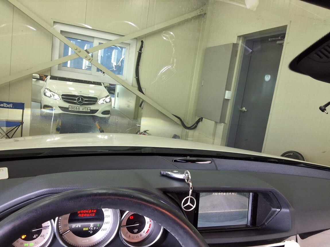 MERCEDES-BENZ E-CLASS (4TH GEN) E220 CDI AVANTGARDE 2014 - zdjęcie 25