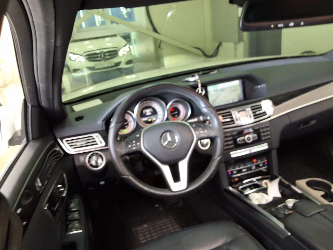 MERCEDES-BENZ E-CLASS (4TH GEN) E220 CDI AVANTGARDE 2014 - zdjęcie 12