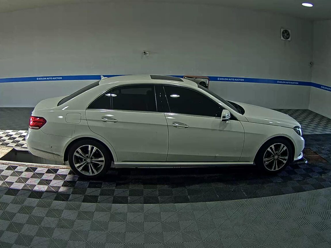 MERCEDES-BENZ E-CLASS (4TH GEN) E220 CDI AVANTGARDE 2014 - zdjęcie 4