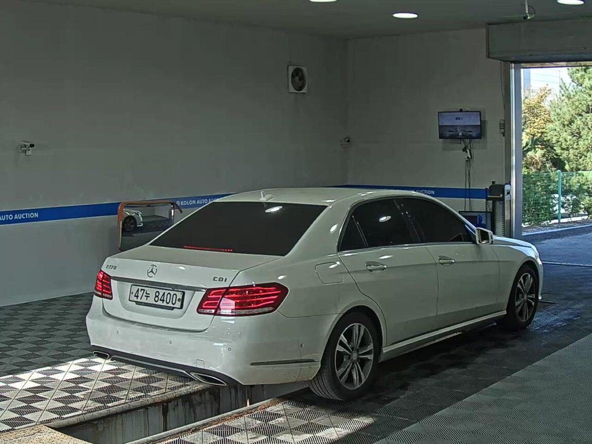 MERCEDES-BENZ E-CLASS (4TH GEN) E220 CDI AVANTGARDE 2014 - zdjęcie 5