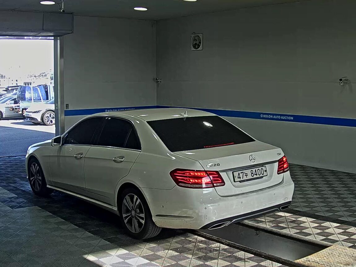 MERCEDES-BENZ E-CLASS (4TH GEN) E220 CDI AVANTGARDE 2014 - zdjęcie 6