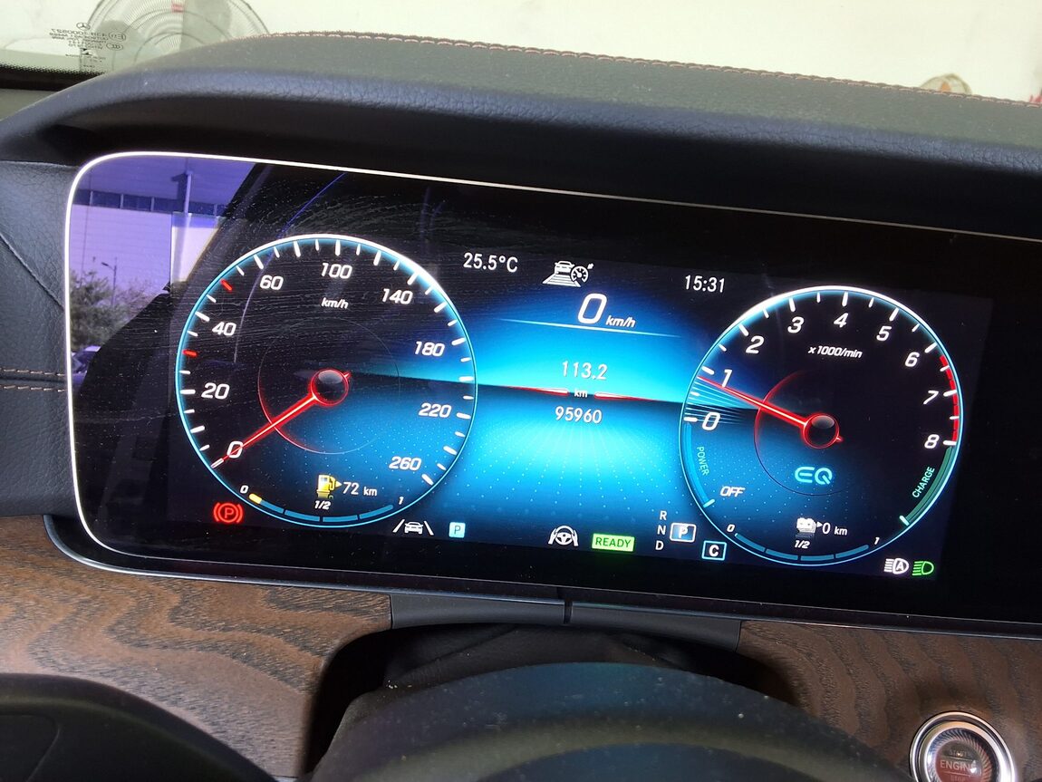 MERCEDES-BENZ E-CLASS (5TH GEN) E300e 4MATIC EXCLUSIVE 2021 - zdjęcie 9
