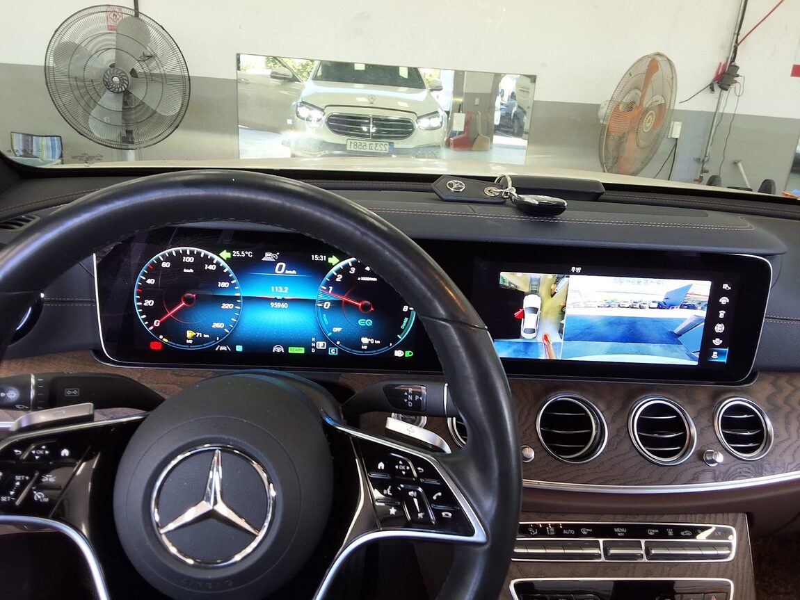 MERCEDES-BENZ E-CLASS (5TH GEN) E300e 4MATIC EXCLUSIVE 2021 - zdjęcie 17