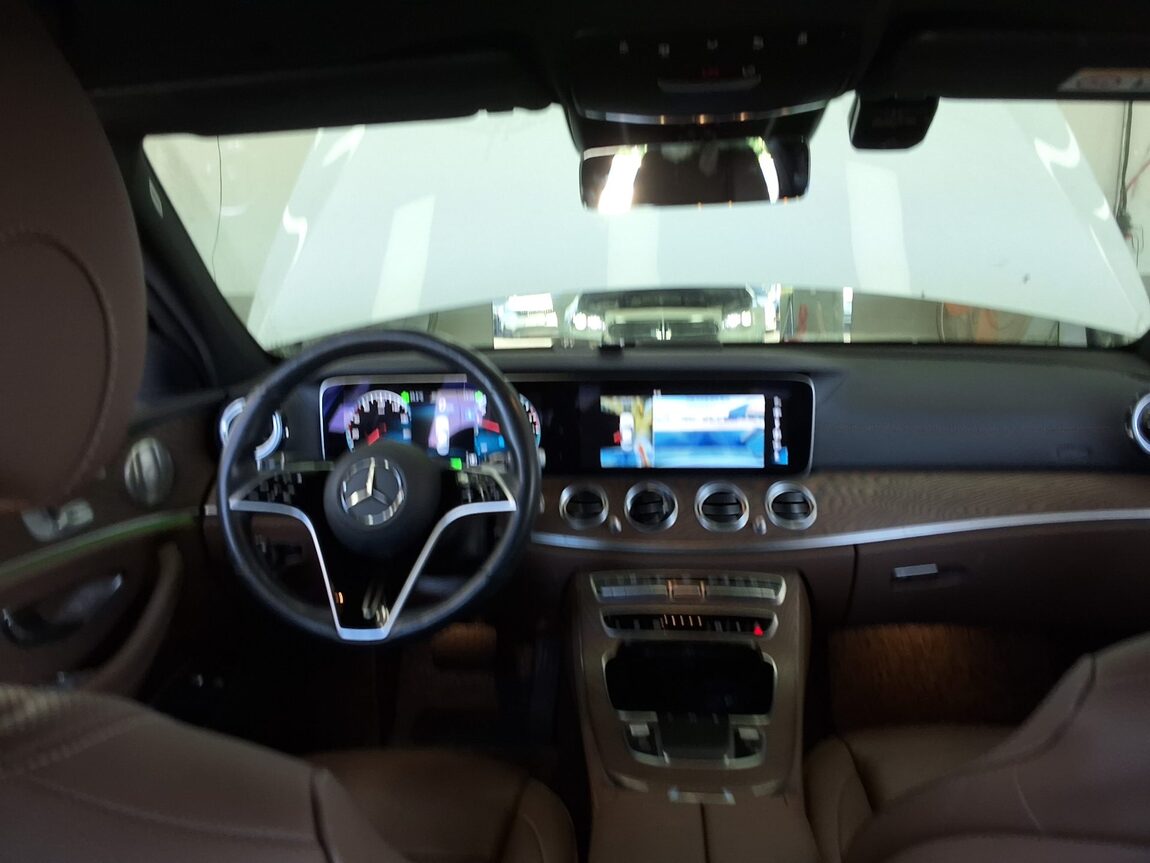 MERCEDES-BENZ E-CLASS (5TH GEN) E300e 4MATIC EXCLUSIVE 2021 - zdjęcie 11