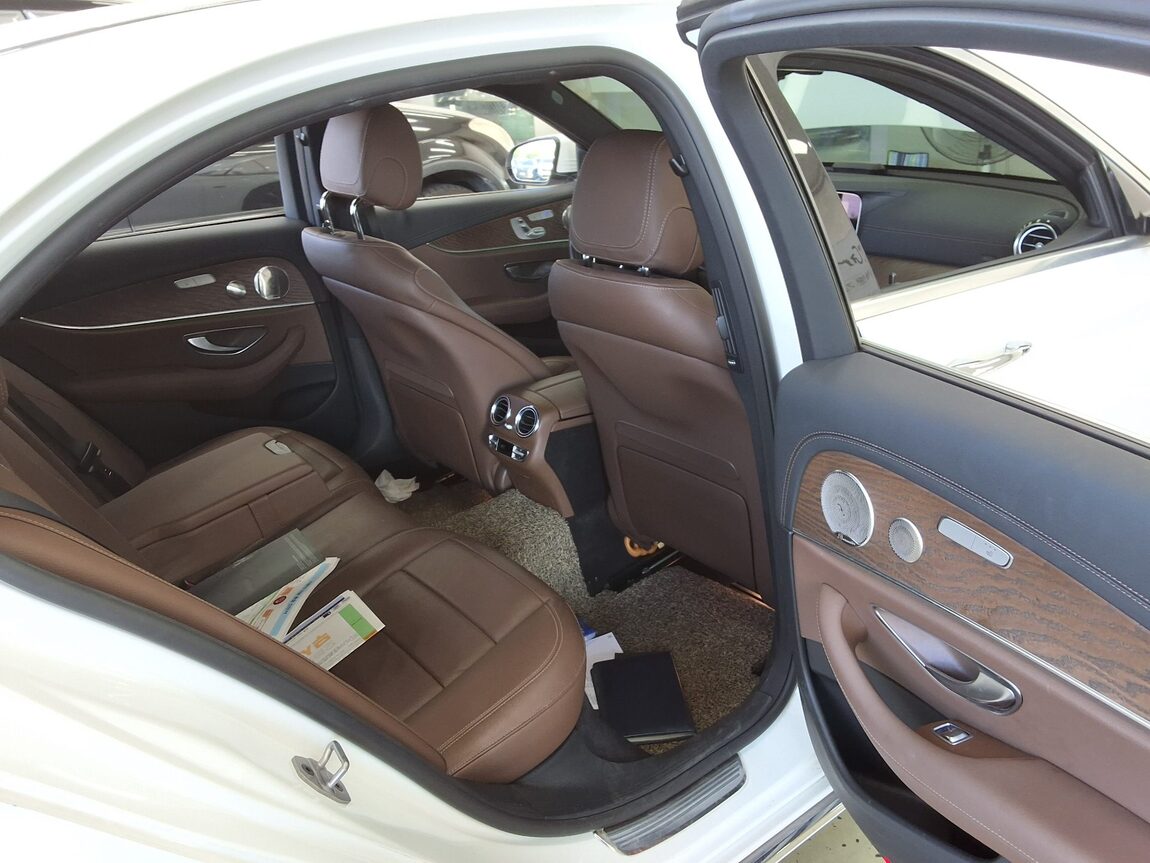 MERCEDES-BENZ E-CLASS (5TH GEN) E300e 4MATIC EXCLUSIVE 2021 - zdjęcie 13
