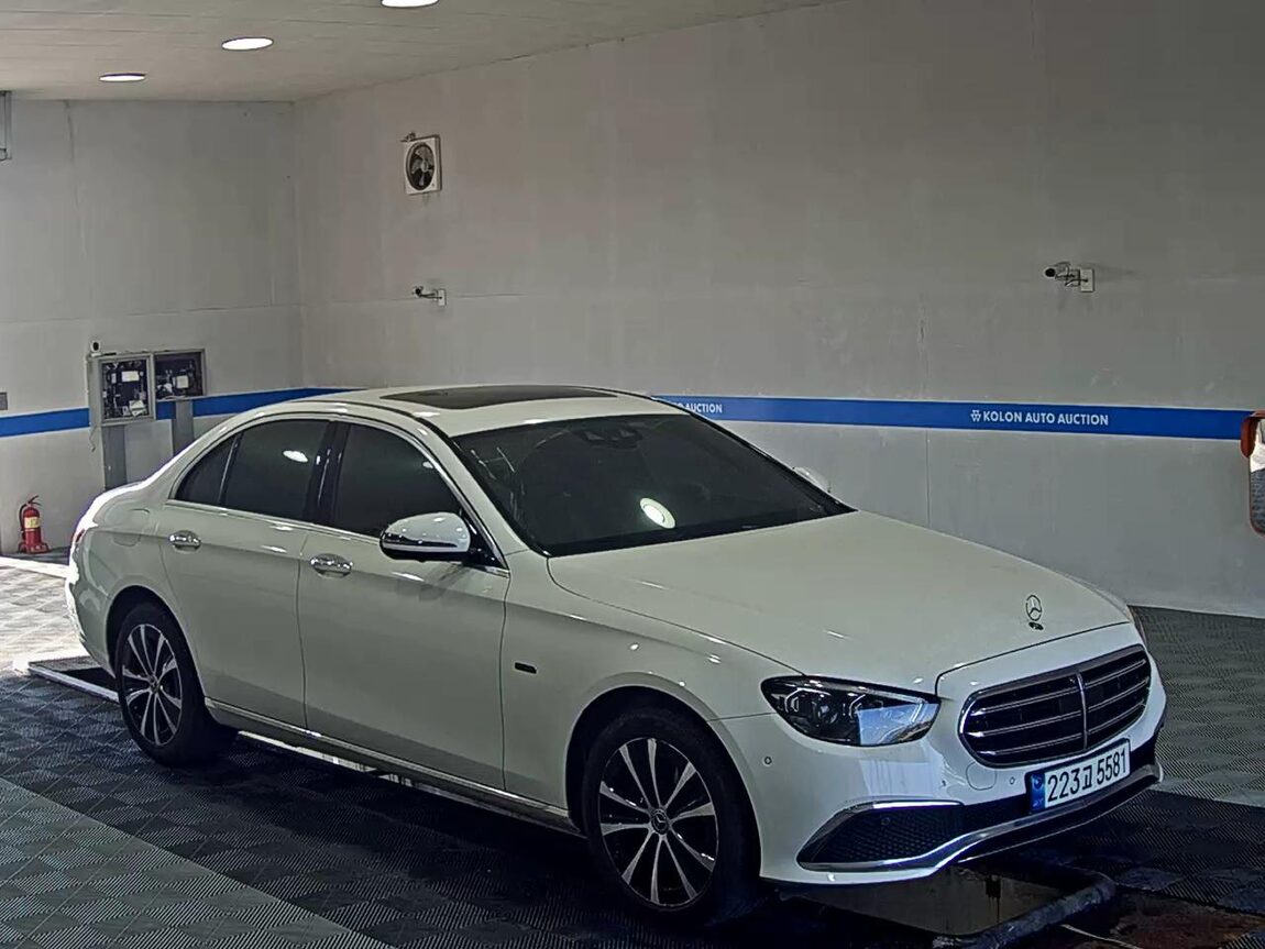 MERCEDES-BENZ E-CLASS (5TH GEN) E300e 4MATIC EXCLUSIVE 2021 - zdjęcie 3
